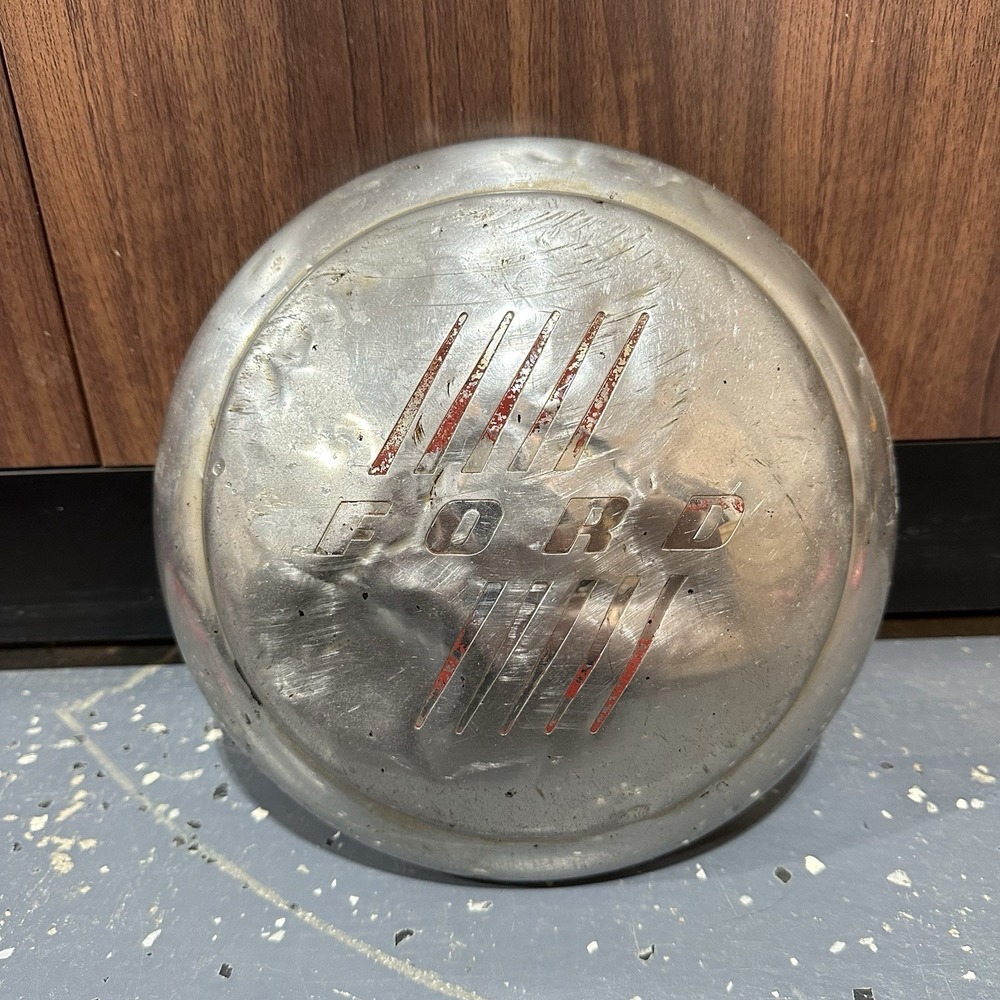 One Ford Hubcap 9 1/2" Dish Wheel Cover 1937‎ 1938 1939 1940 1942 1943 1945 1946
